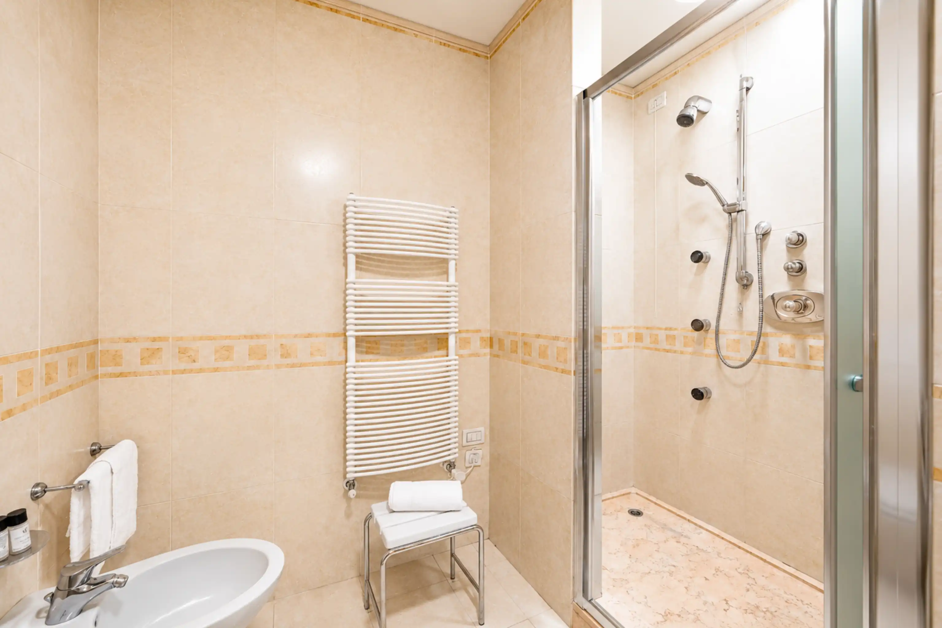 junior-suite-bagno-2.webp